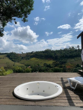 Casa de Vidro com hidromassagem, lareira, cavalo, trilha, piscina